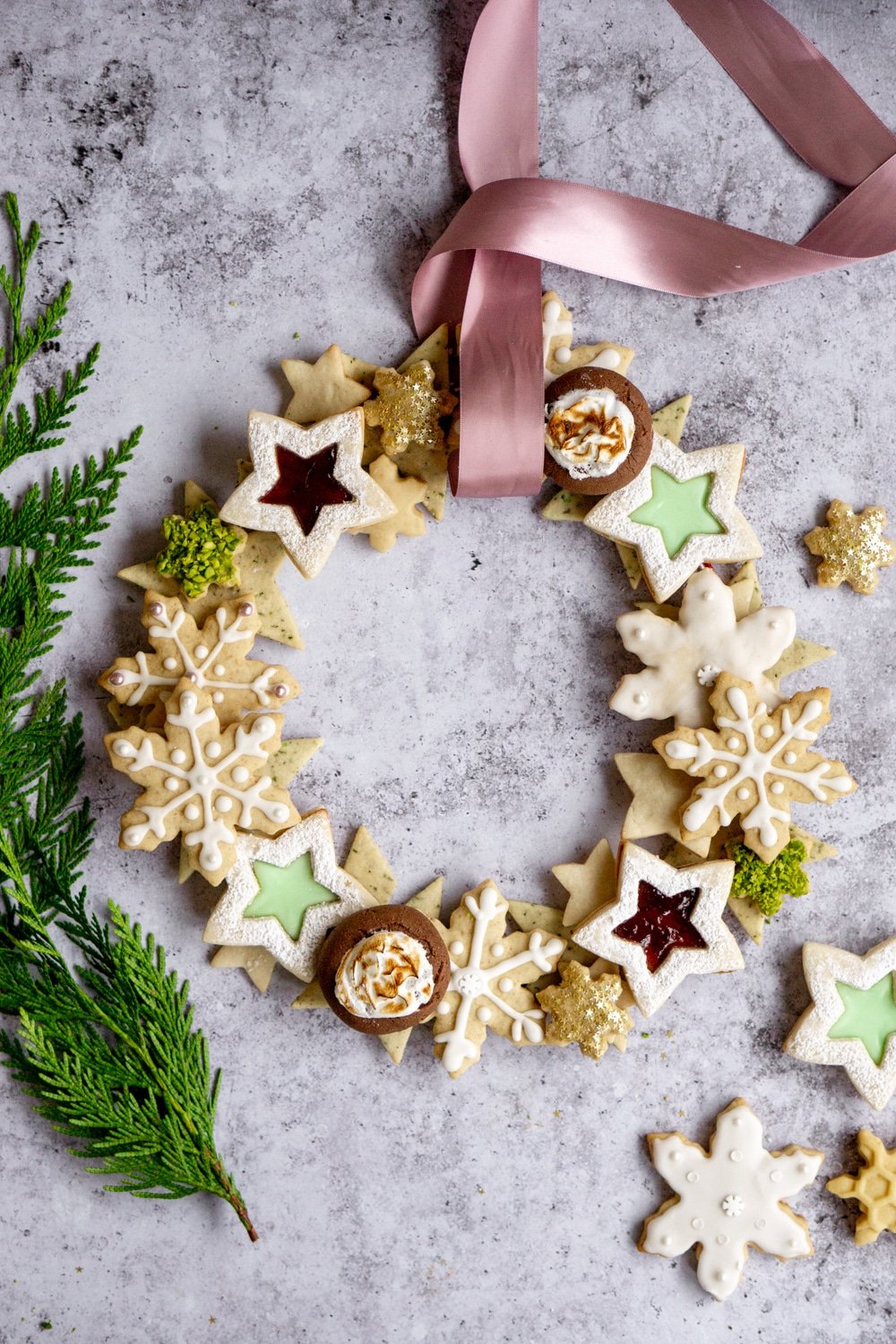 A Christmas Cookie Wreath - Pina Bresciani