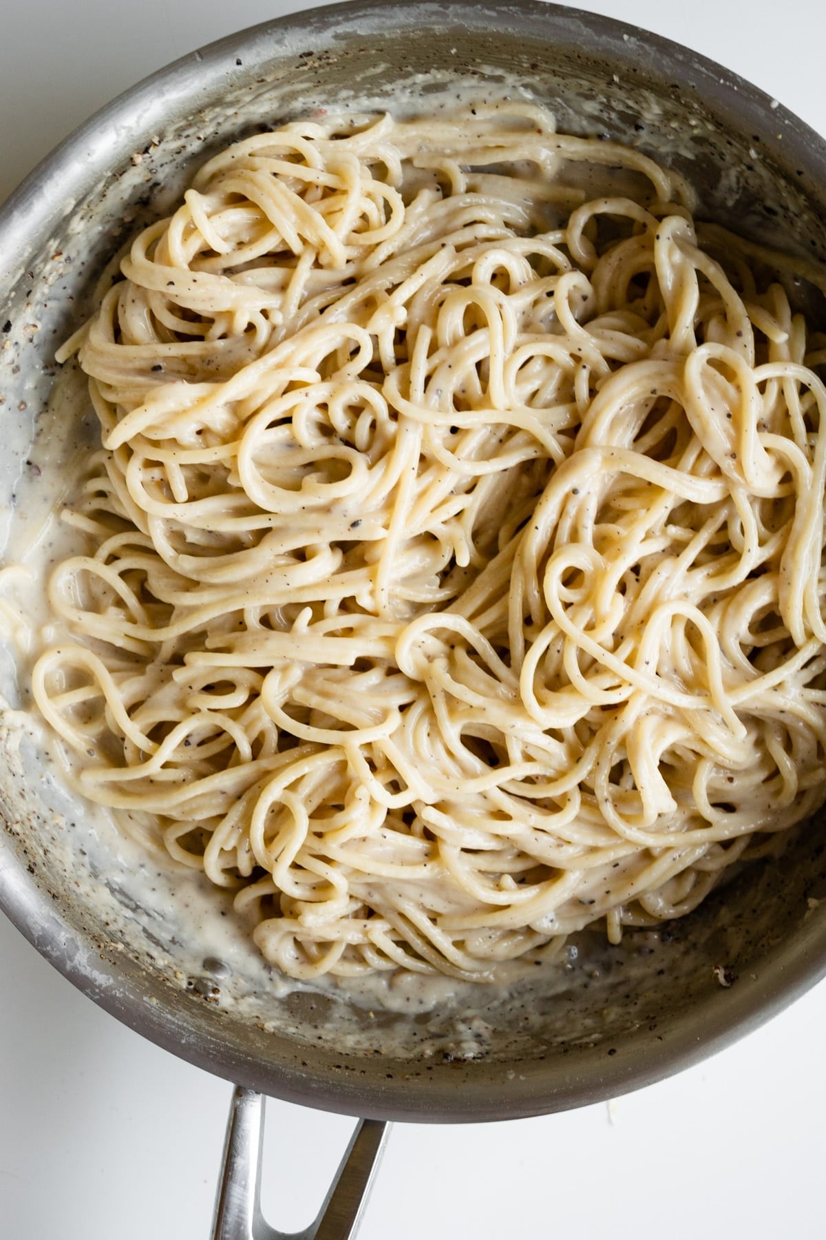 Cacio e pepe (authentic recipe!) spaghetti in a pan