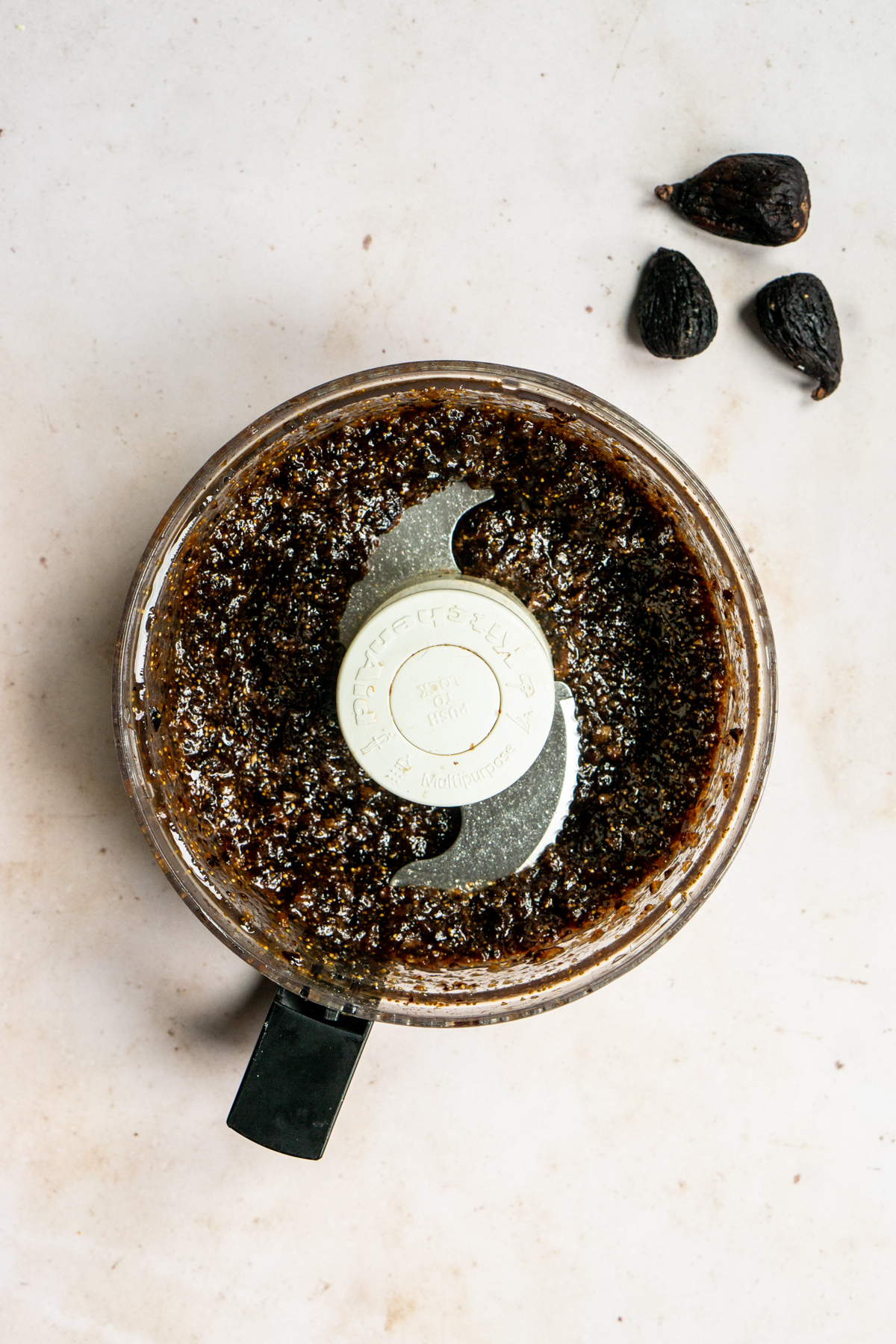 Fig jam in a food processor