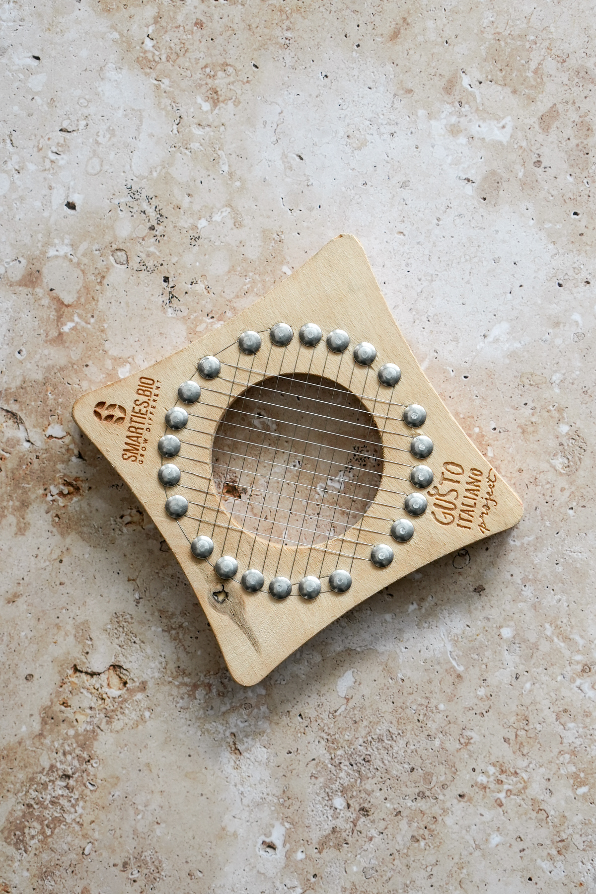 Puntarelle cutter (TAPU) - small square wooden board with metal wires