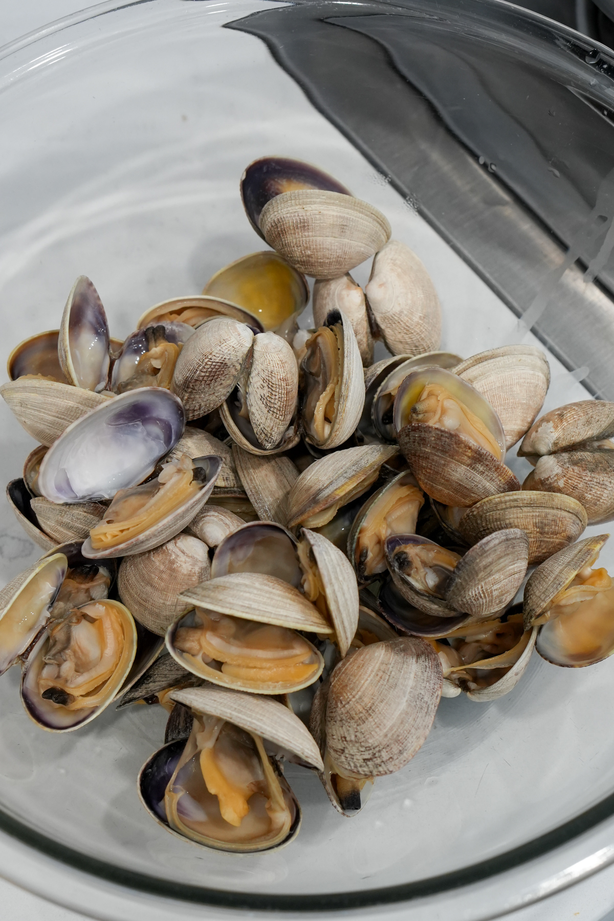 steamed clams in a bowl