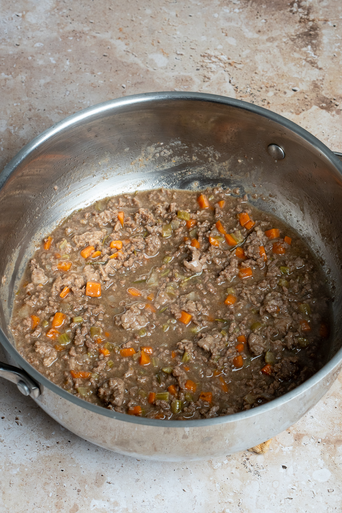 Ragu bianco in a pot