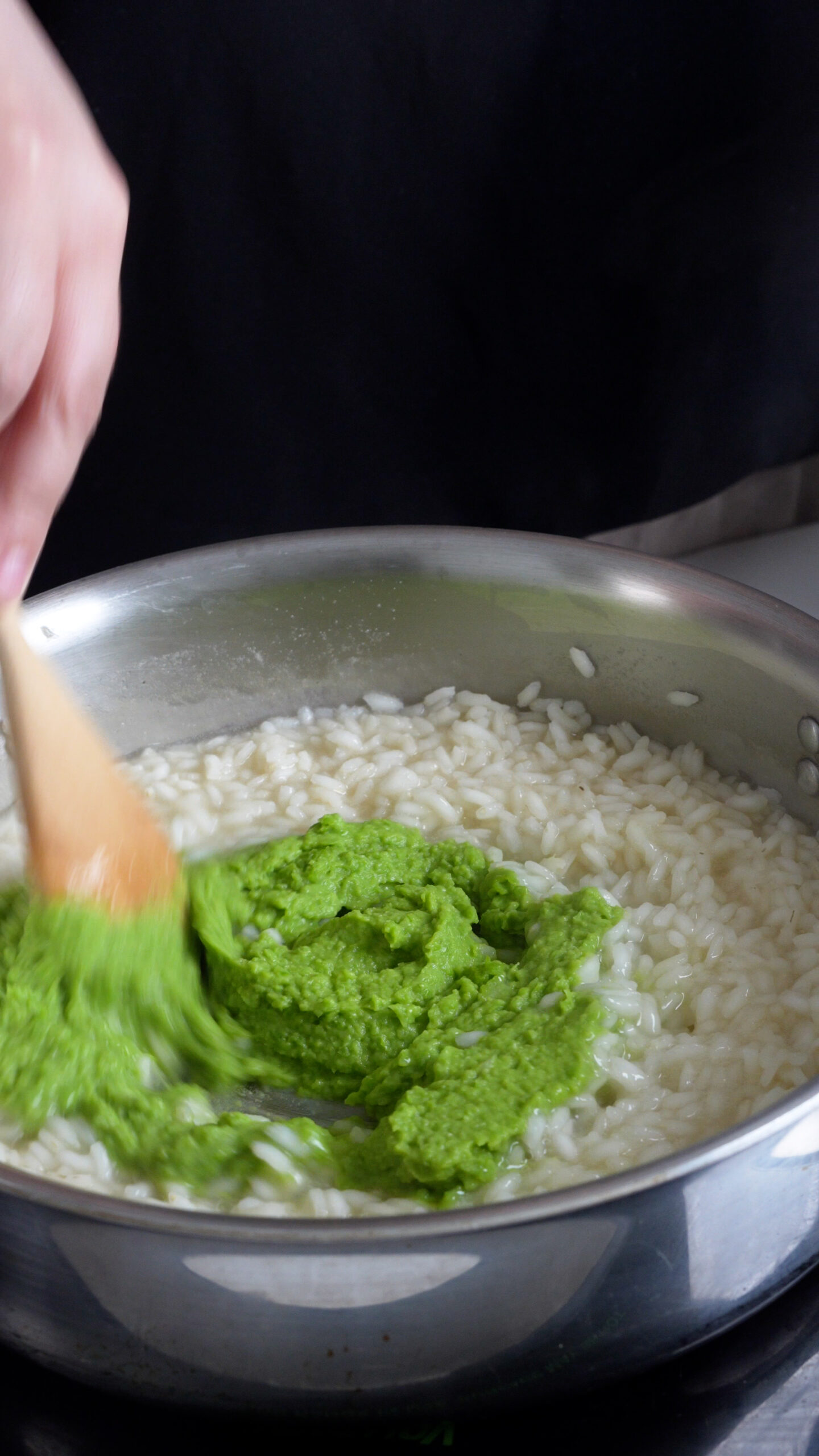 Pea purée in a pan with rice