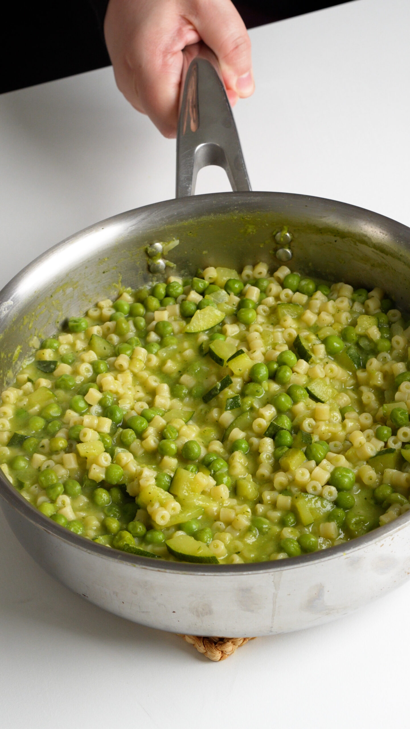 Pasta piselli e zucchine in a pan